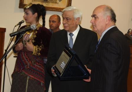 EFXINOS.LESXI.THES.ARXEIO.PONTOY.PAVLOPOYLOS.PLAKETA.SIMAIA18.3.2016.12